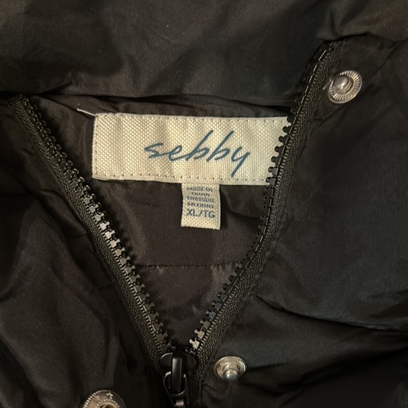 BRAND NEW Sebby Black Winter Cropped Puffer XL - Picture 3 of 5